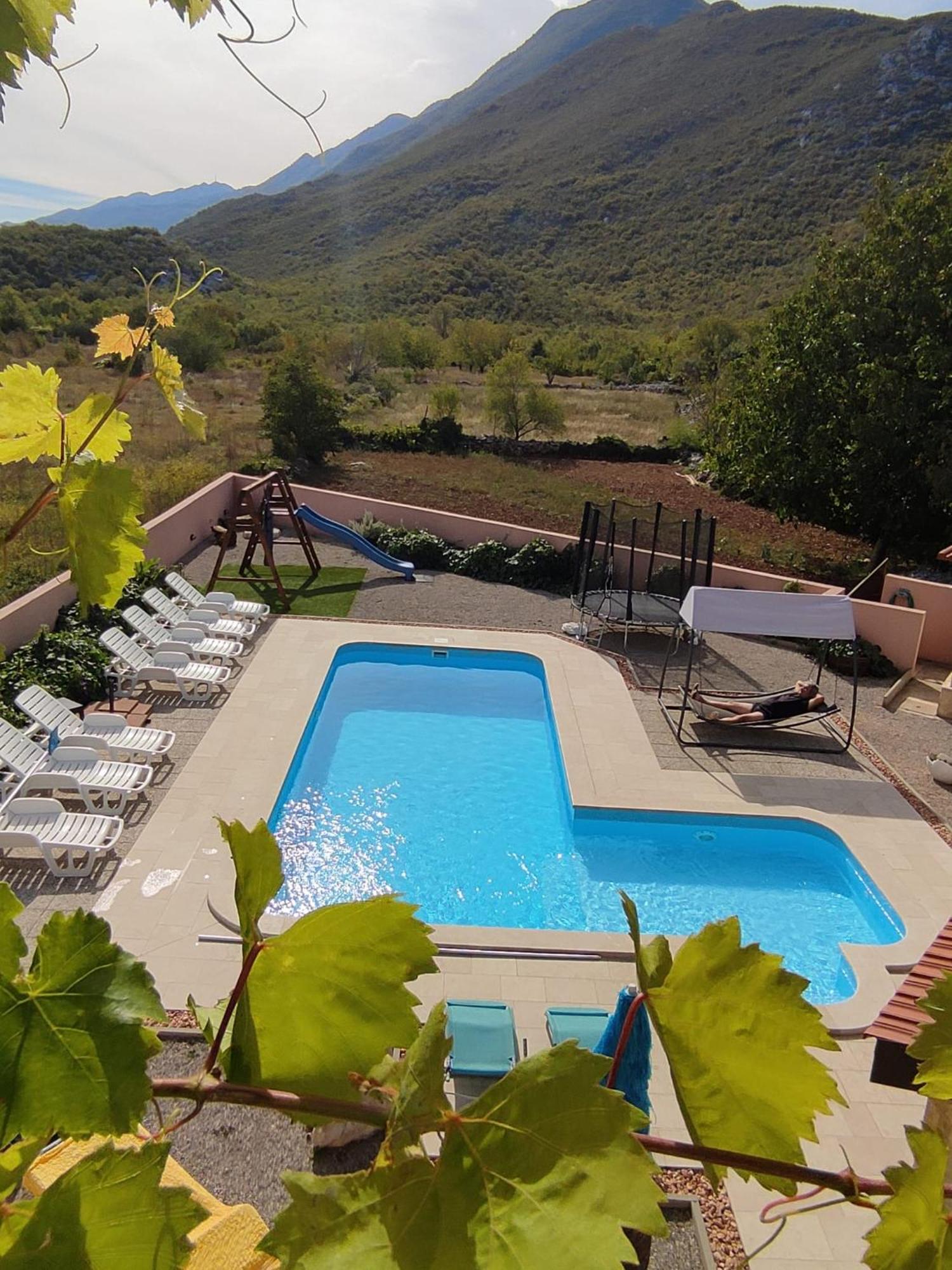 Holiday Home Perunika Zezevica Екстер'єр фото