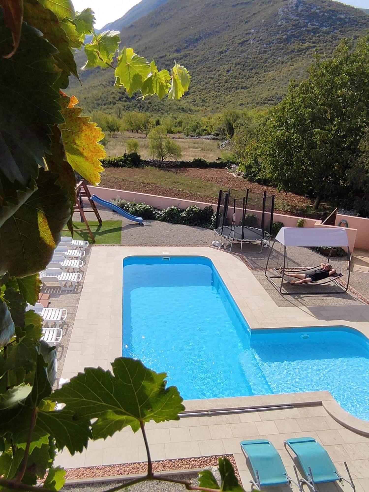 Holiday Home Perunika Zezevica Екстер'єр фото