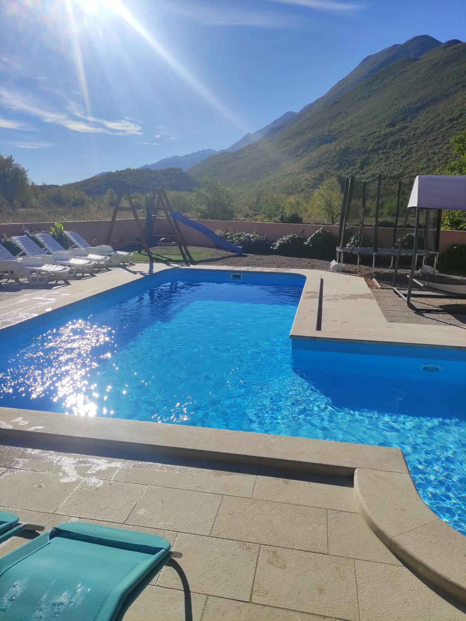 Holiday Home Perunika Zezevica Екстер'єр фото