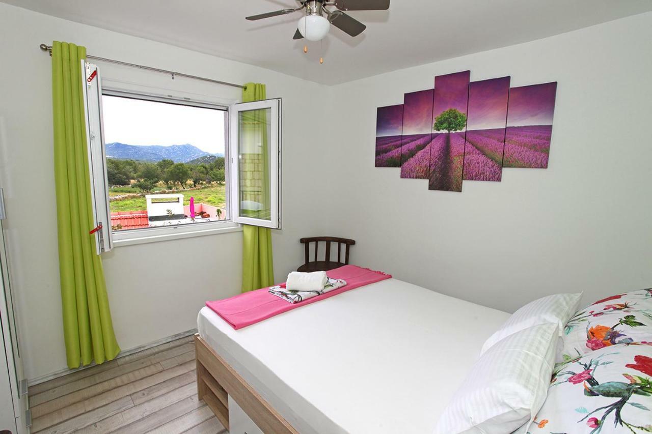 Holiday Home Perunika Zezevica Екстер'єр фото