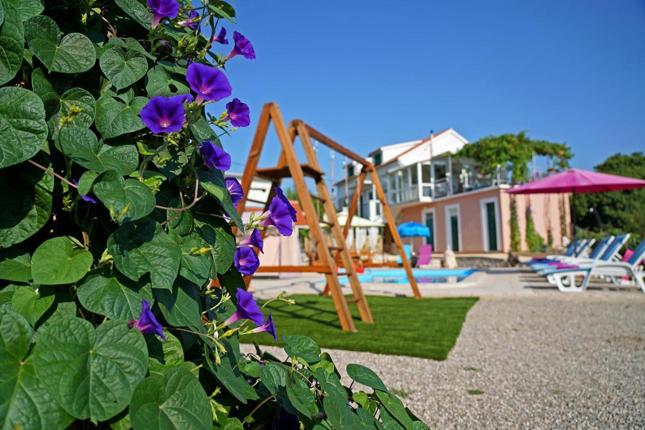 Holiday Home Perunika Zezevica Екстер'єр фото